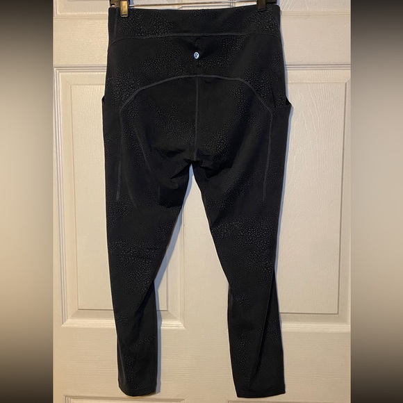 Lululemon Power Thru HR Tight 25” Size 12 - Picture 8 of 8